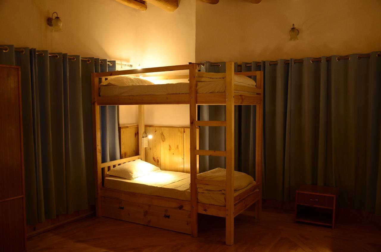 Raybo Hostel Лех Екстериор снимка