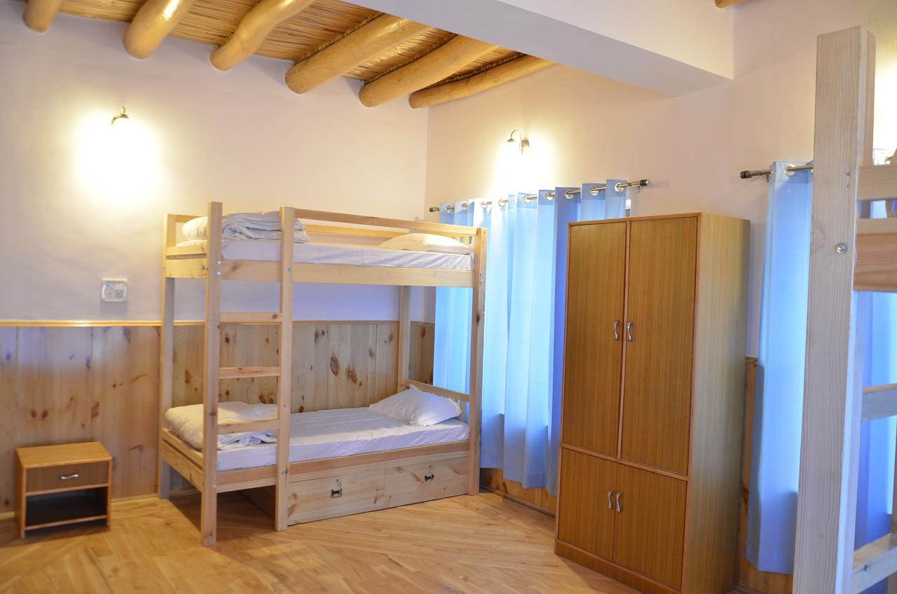 Raybo Hostel Лех Екстериор снимка