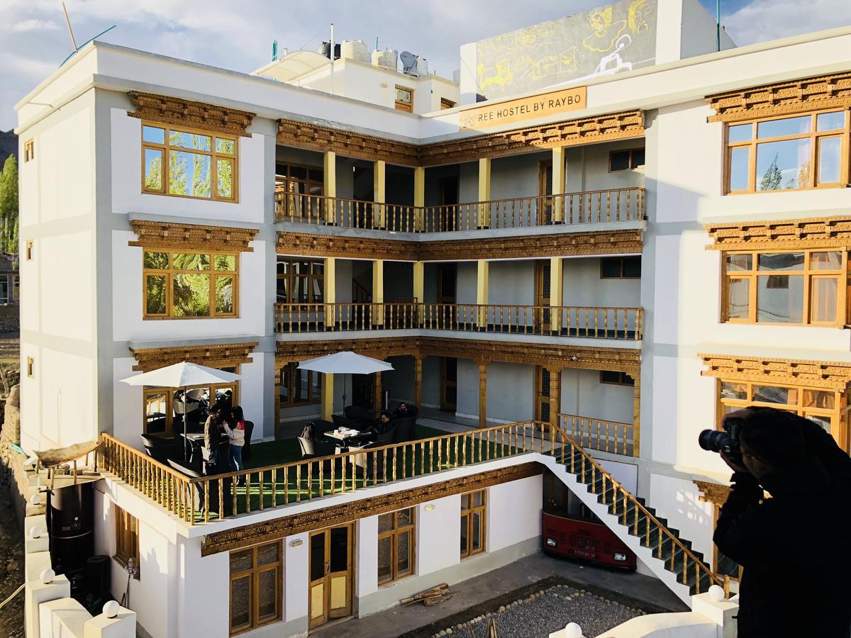 Raybo Hostel Лех Екстериор снимка