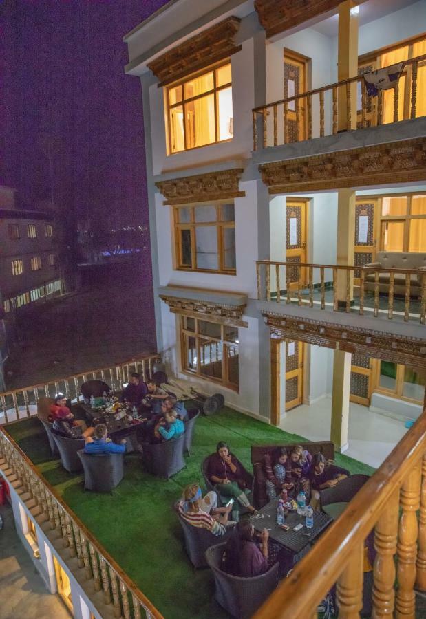 Raybo Hostel Лех Екстериор снимка